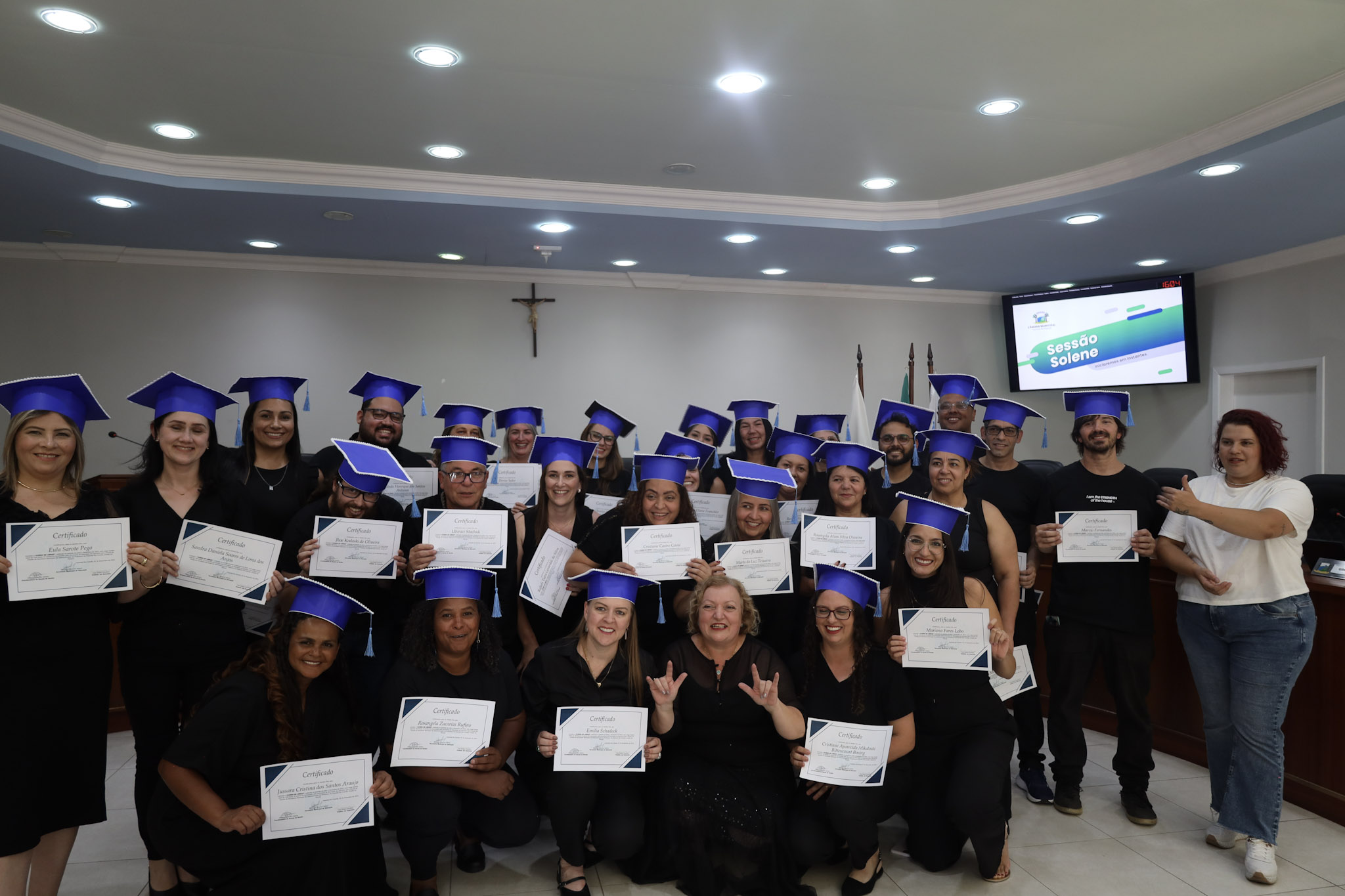 ALUNOS DO CURSO DE LIBRAS RECEBEM CERTIFICADO DE CONCLUSÃO NA CÂMARA DE FAZENDA RIO GRANDE
