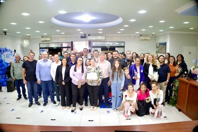 ANETE MARIA BENATTO BARBOSA RECEBE O TÍTULO DE CIDADÃ BENEMÉRITA DE FAZENDA RIO GRANDE