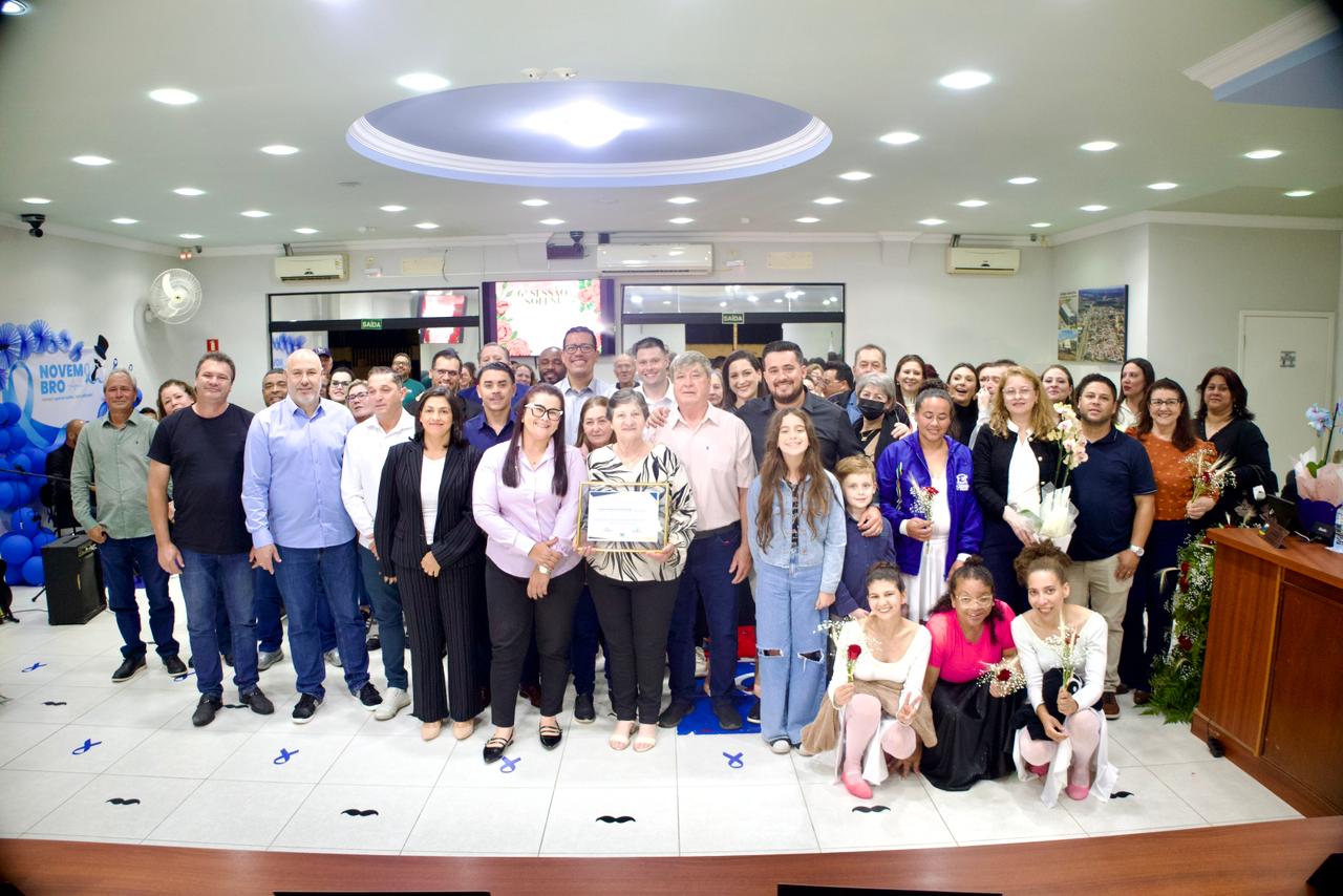 ANETE MARIA BENATTO BARBOSA RECEBE O TÍTULO DE CIDADÃ BENEMÉRITA DE FAZENDA RIO GRANDE