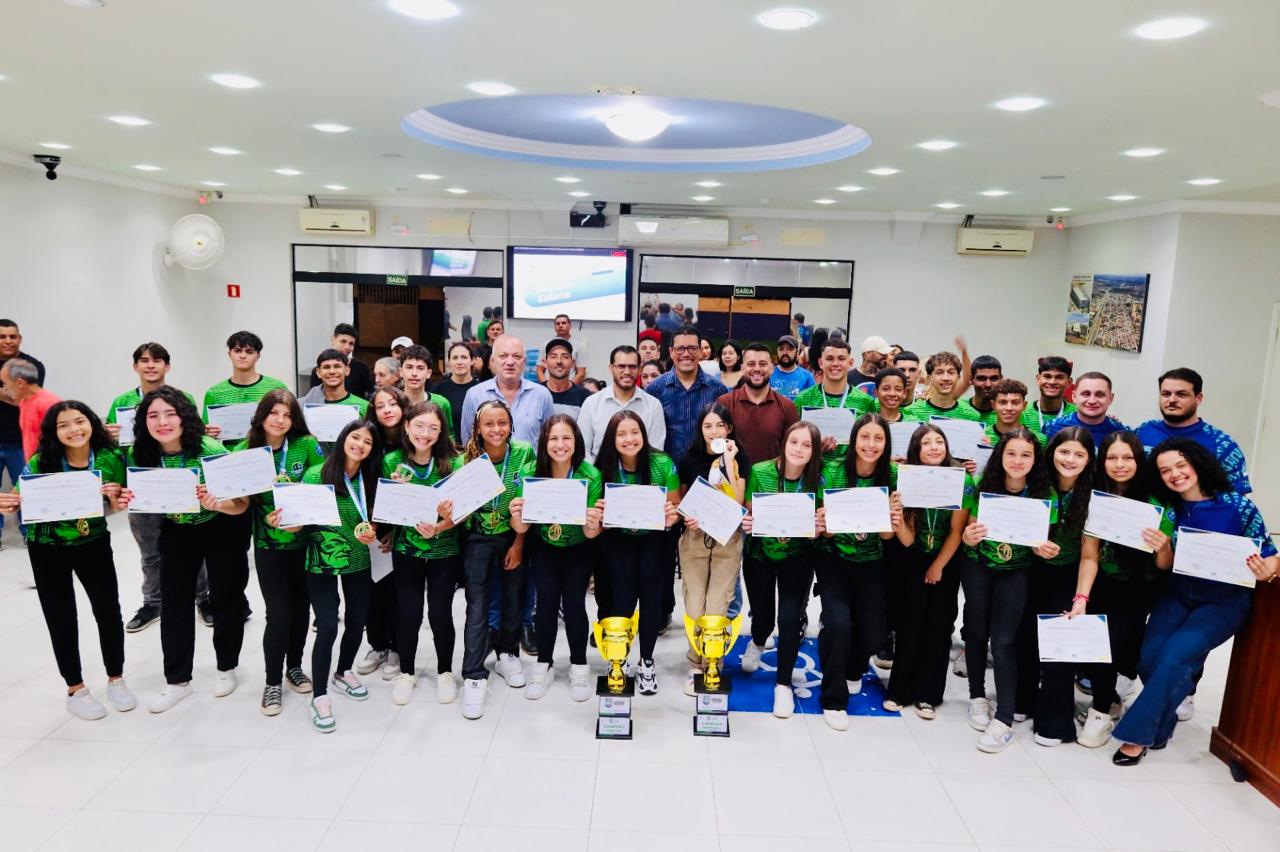 ATLETAS DE FAZENDA RIO GRANDE RECEBEM MOÇÃO DE APLAUSOS NA CÂMARA