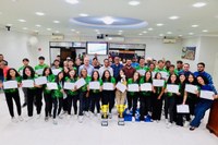 ATLETAS DE FAZENDA RIO GRANDE RECEBEM MOÇÃO DE APLAUSOS NA CÂMARA