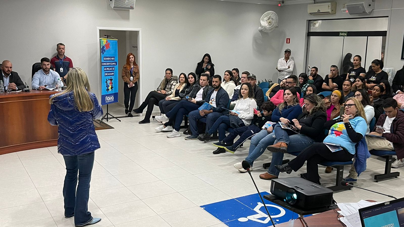 Autismo em pauta: Câmara de Vereadores recebe palestra sobre o tema