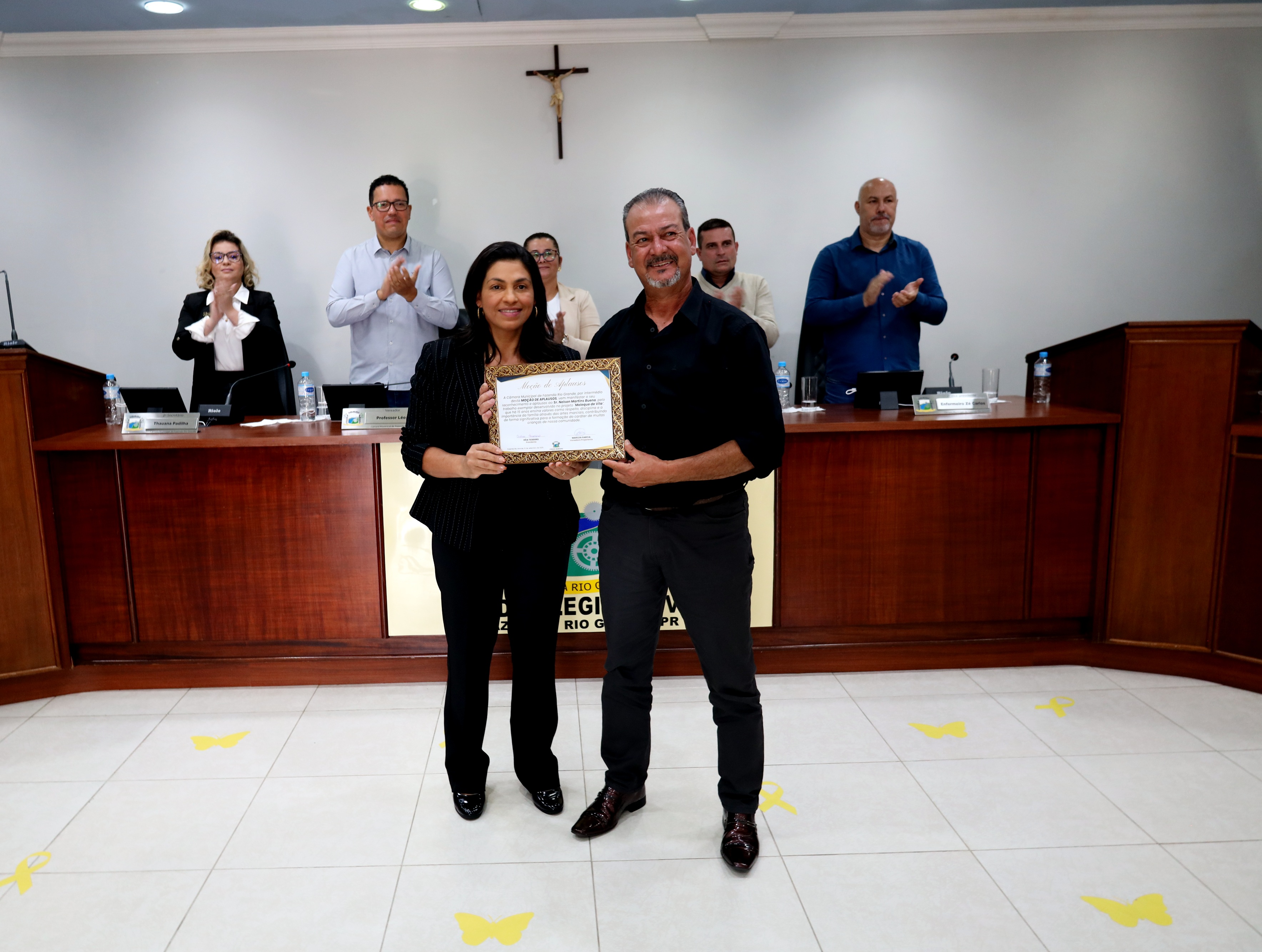 FUNDADOR DO PROJETO “MOLEQUE DE VILA” RECEBE MOÇÃO DE APLAUSOS NA CÂMARA