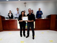 FUNDADOR DO PROJETO “MOLEQUE DE VILA” RECEBE MOÇÃO DE APLAUSOS NA CÂMARA