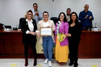FUNDADORA DO REDUTO CUIDADOS PELO AMOR RECEBE MOÇÃO DE APLAUSOS NA CÂMARA