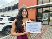 SEGUNDA PRINCESA MISS TEEN DO PARANÁ RECEBE MOÇÃO DE APLAUSOS NA CÂMARA